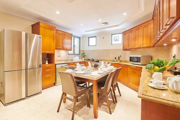 Дубай: Rose Dream - 5 Bedrooms Palm Villa on the beach with private pool