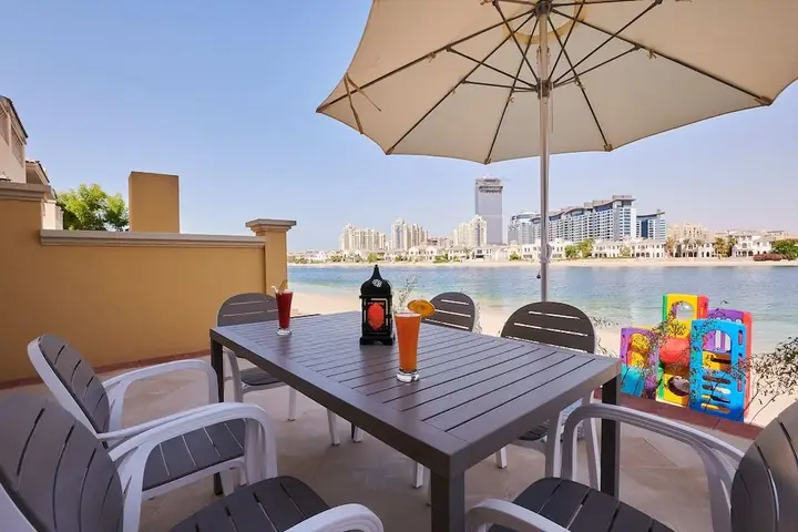 Дубай: Rose Dream - 5 Bedrooms Palm Villa on the beach with private pool