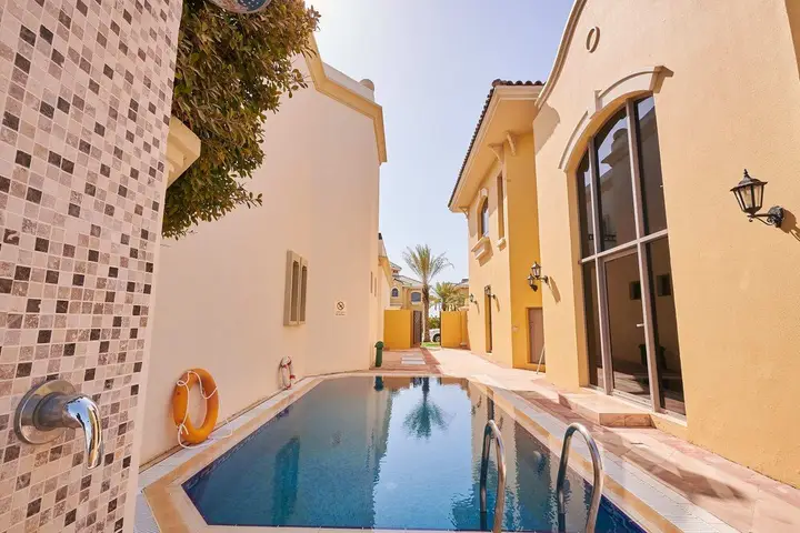 Дубай: Rose Dream - 5 Bedrooms Palm Villa on the beach with private pool