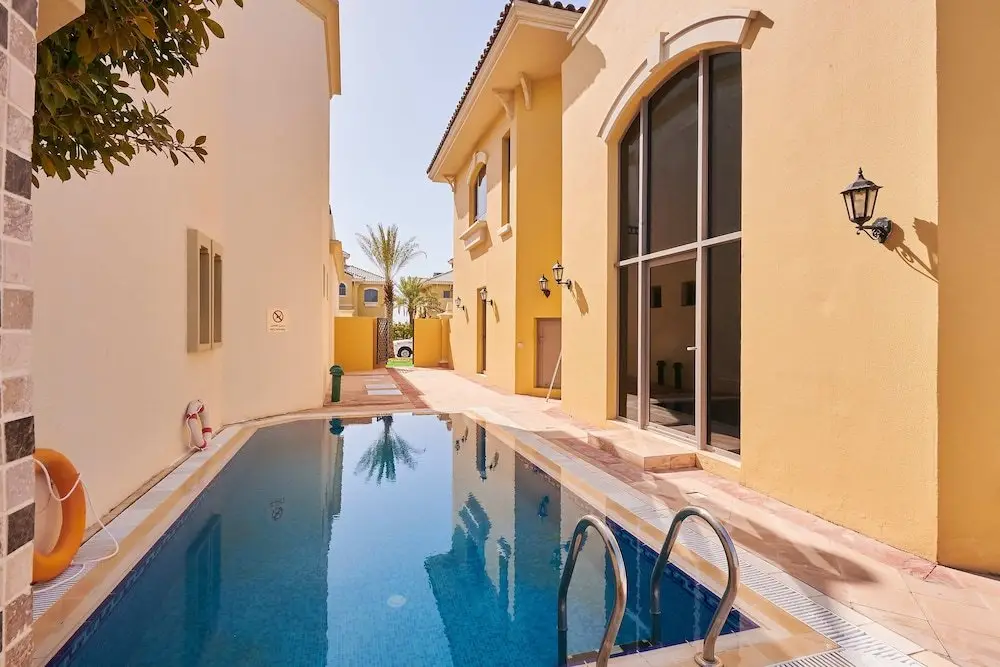 Дубай: Rose Dream - 5 Bedrooms Palm Villa on the beach with private pool