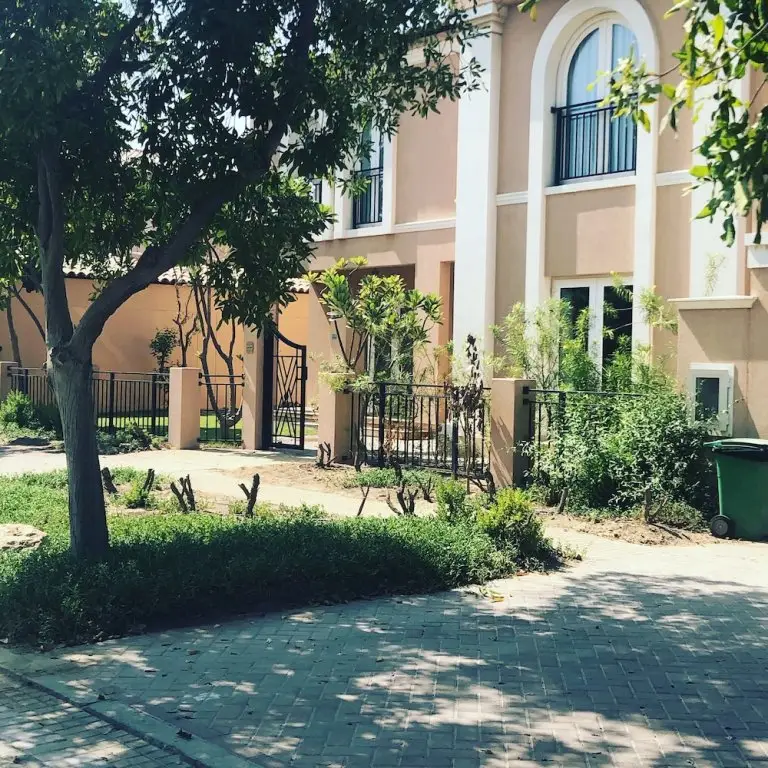 Дубай: Impeccable 5 Beds Villa in Dubai