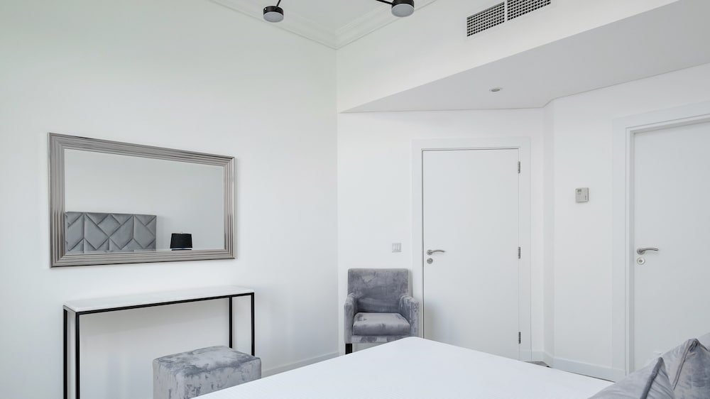 Дубай: LUX Holiday Home - Al Nabat 1