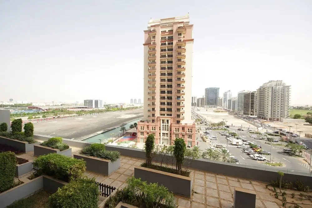 Дубай: The Matrix Tower by Signature Holiday Homes