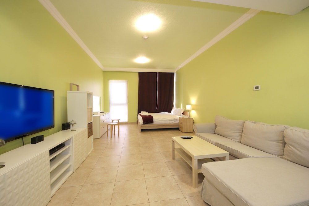 Дубай: Venetian Tower by Signature Holiday Homes