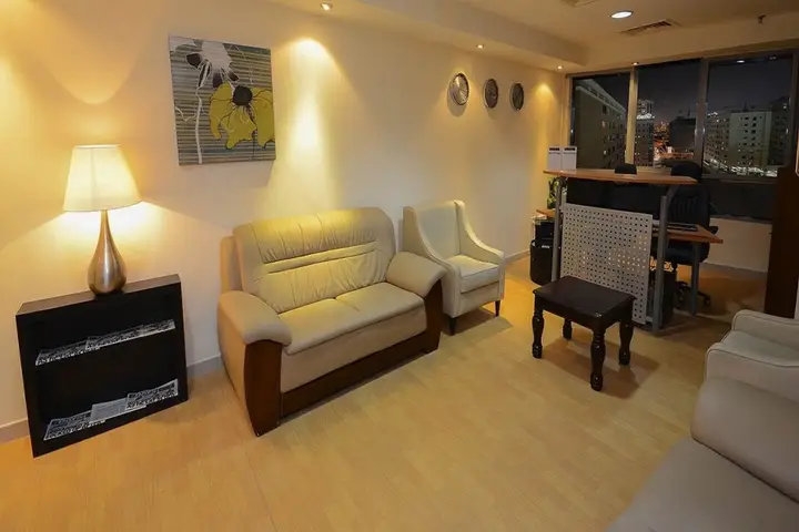 Дубай: Al Waleed Palace Hotel Apartments-Al Barsha