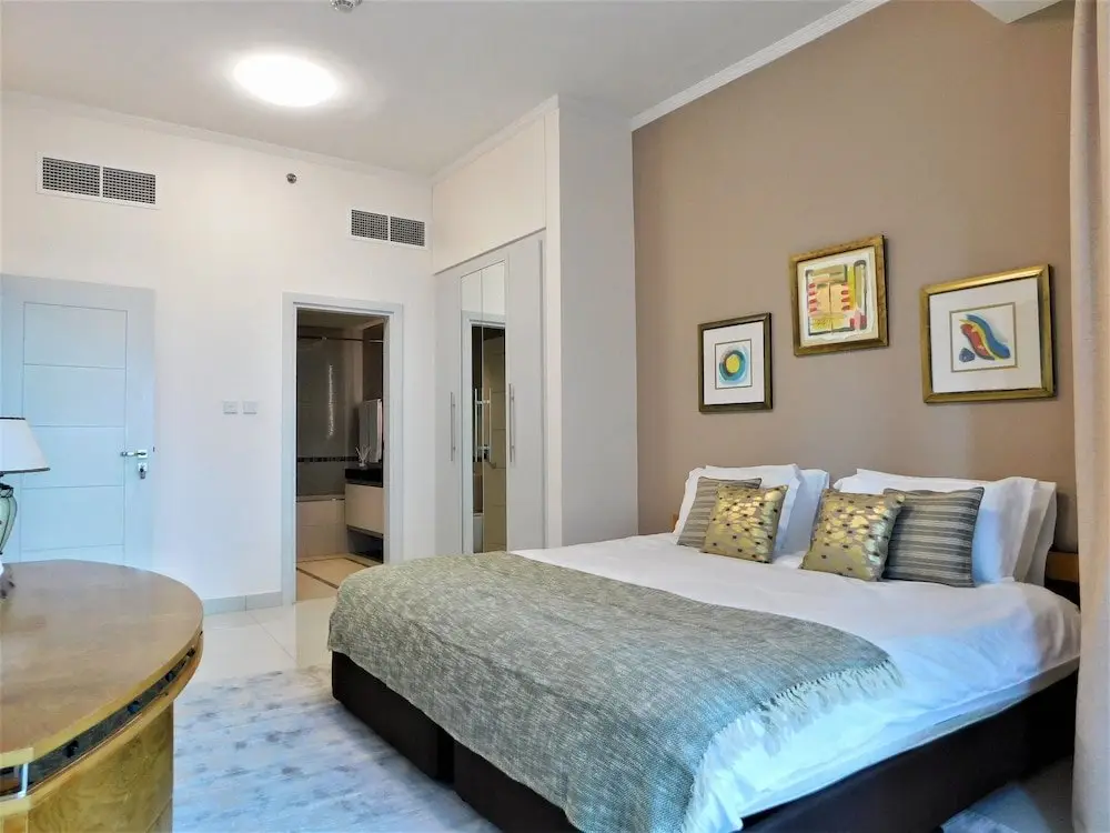 Дубай: Luton Vacation Homes Damac Heights
