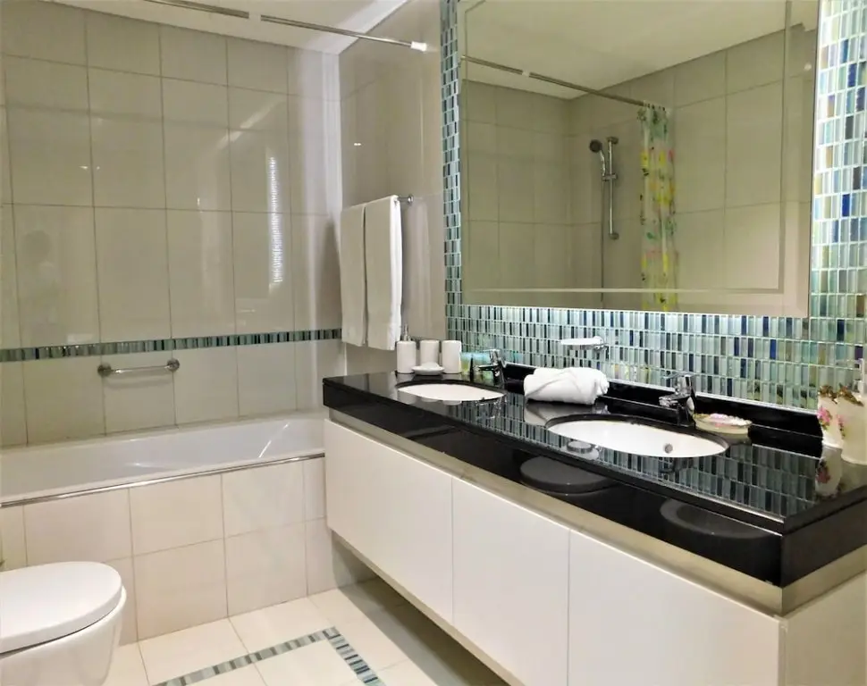 Дубай: Luton Vacation Homes Damac Heights