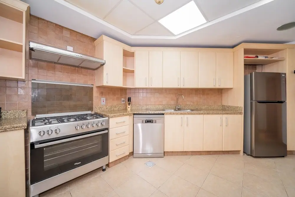Дубай: Luton Vacation Homes - Shoreline Apartment with Beach access