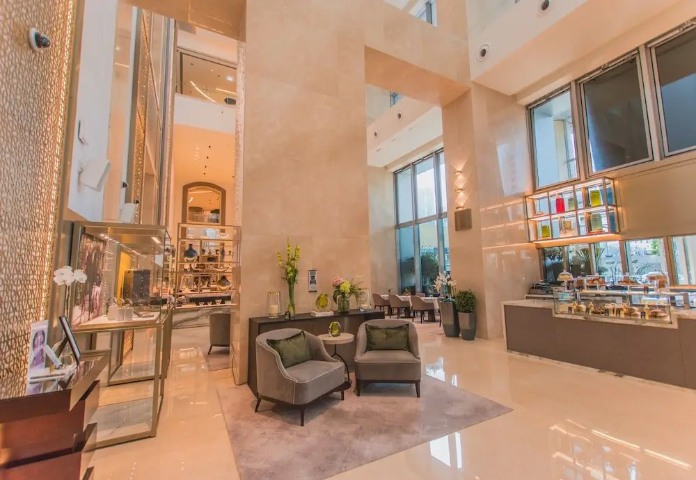 Дубай: Edens Dubai Address Dubai Mall