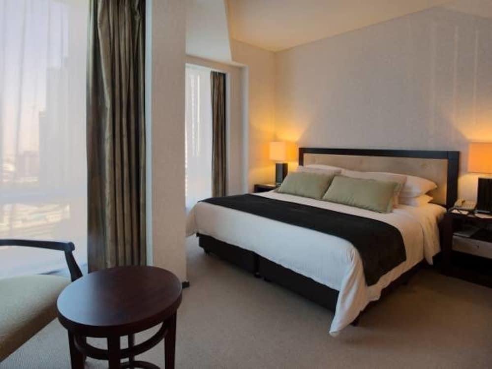 Дубай: Shangri-La Hotel Dubai & Apartments