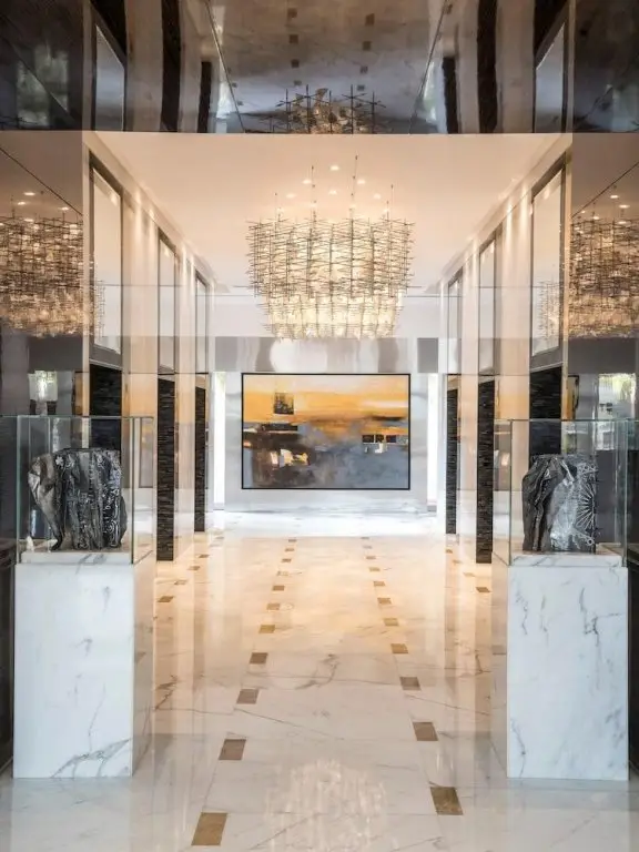 Дубай: Shangri-La Hotel Dubai & Apartments