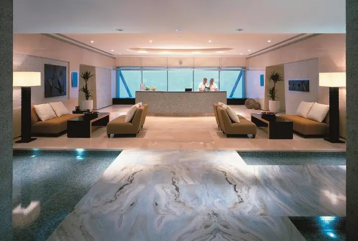 Дубай: Shangri-La Hotel Dubai & Apartments