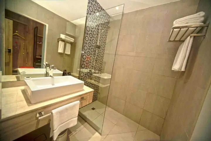 Дубай: Kingsgate Canal Hotel