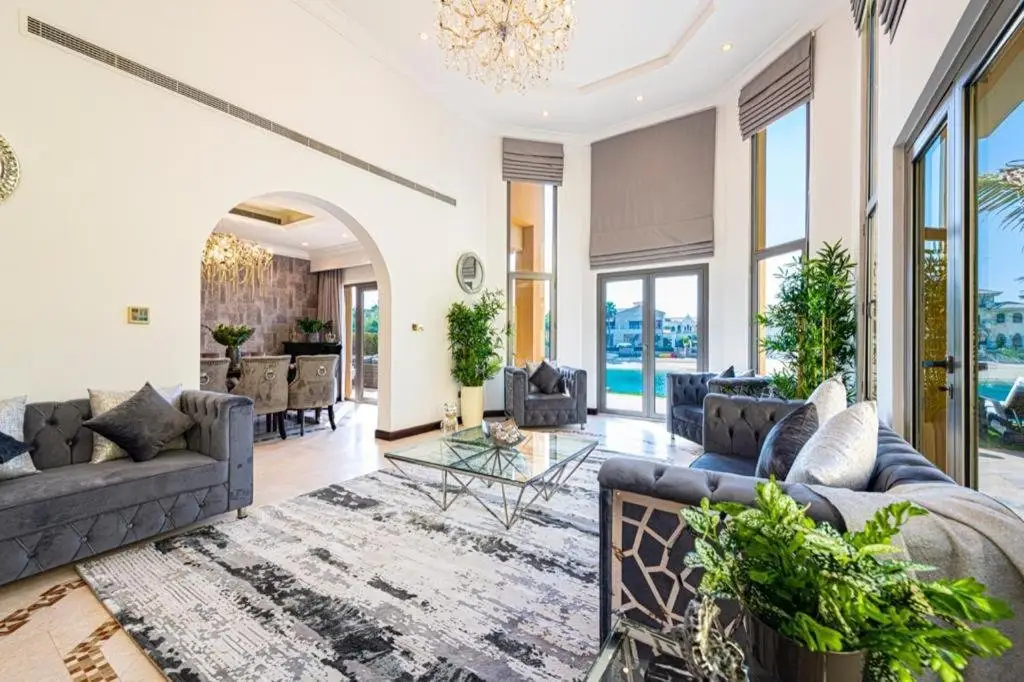 Дубай: 6BR GARDEN HOME in Palm Jumeirah With ATLANTIS VIEWS