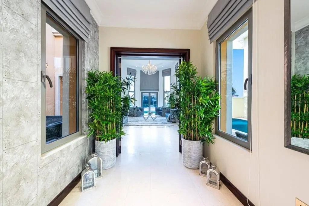 Дубай: 6BR GARDEN HOME in Palm Jumeirah With ATLANTIS VIEWS