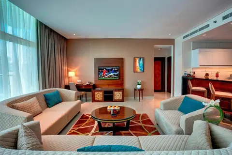 Royal Continental Suites Business Bay - Deluxe Apartments — фото 1