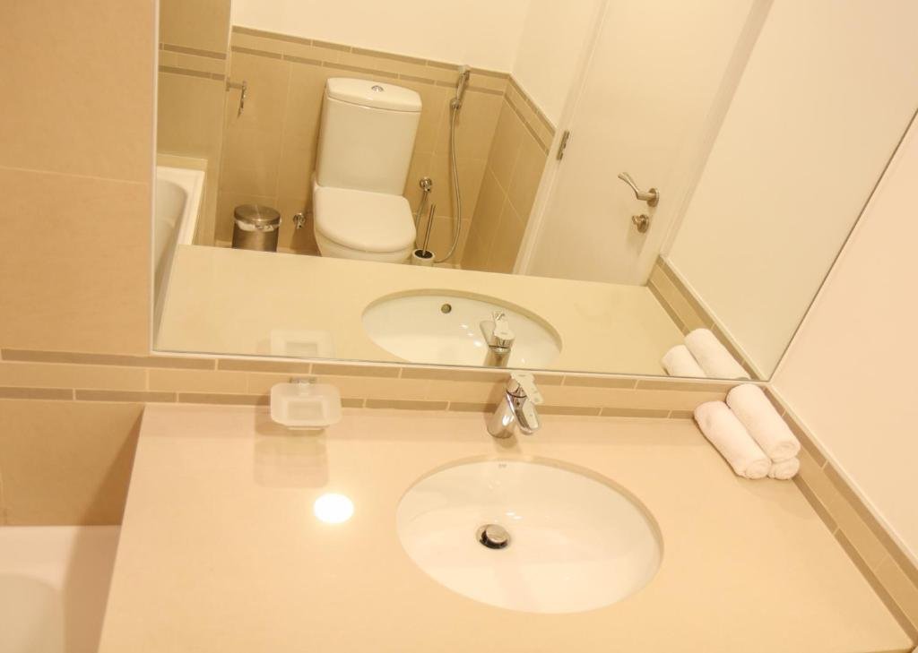 Дубай: 1 Bedroom Apartment In Hayat Boulevard