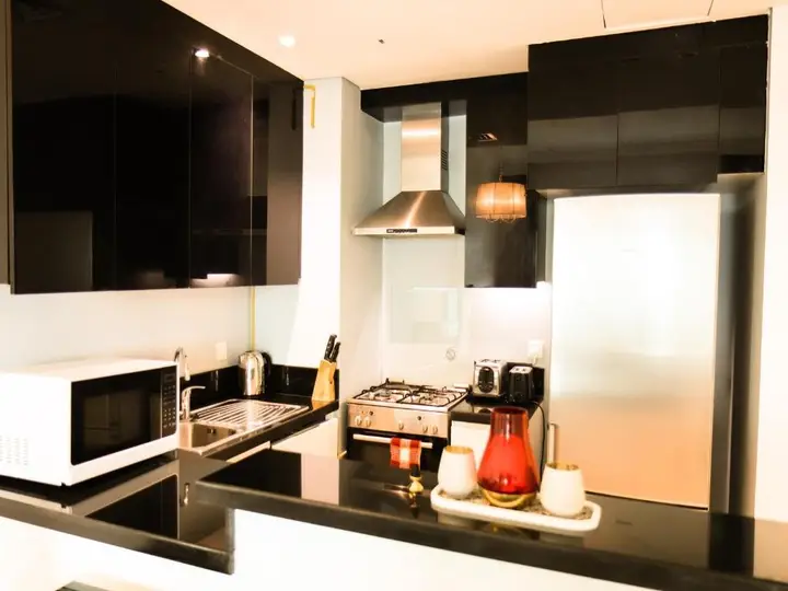 Дубай: Signature Holiday Homes - Luxury 2BHK in Capital Bay Tower B