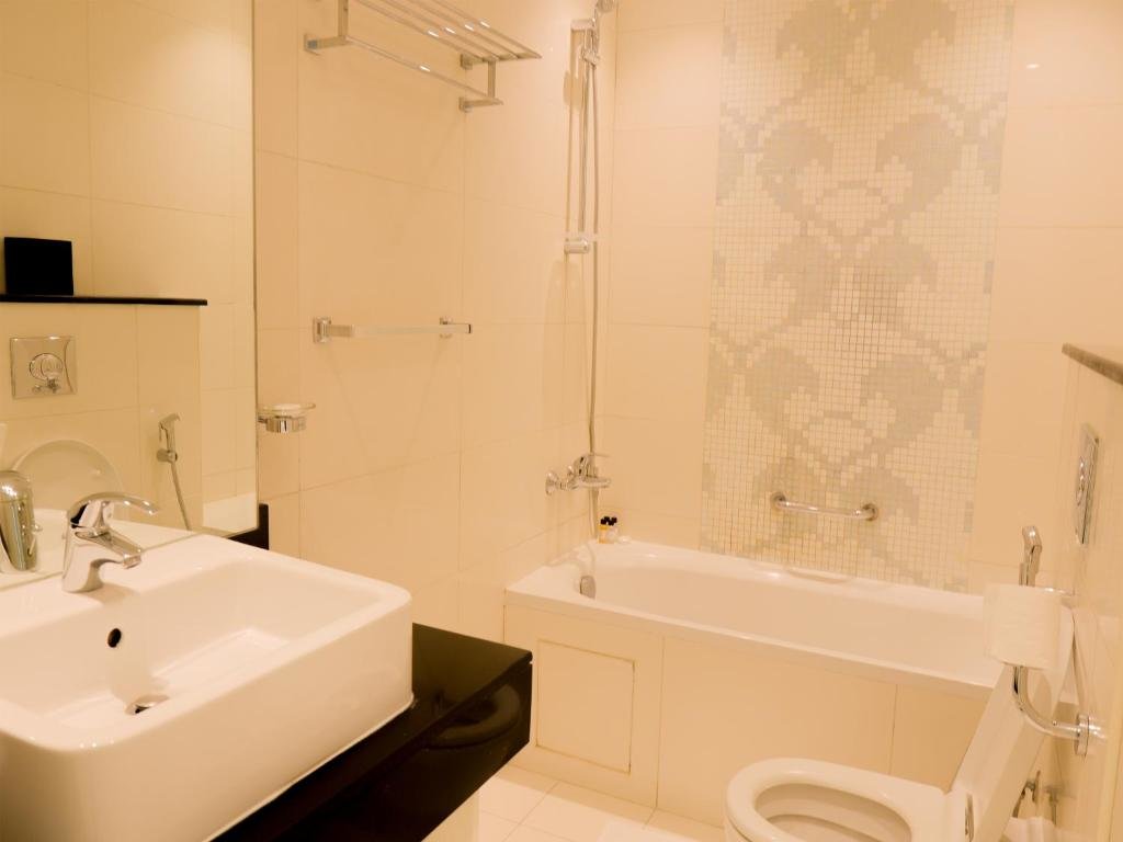 Дубай: Signature Holiday Homes - Luxury 2BHK in Capital Bay Tower B