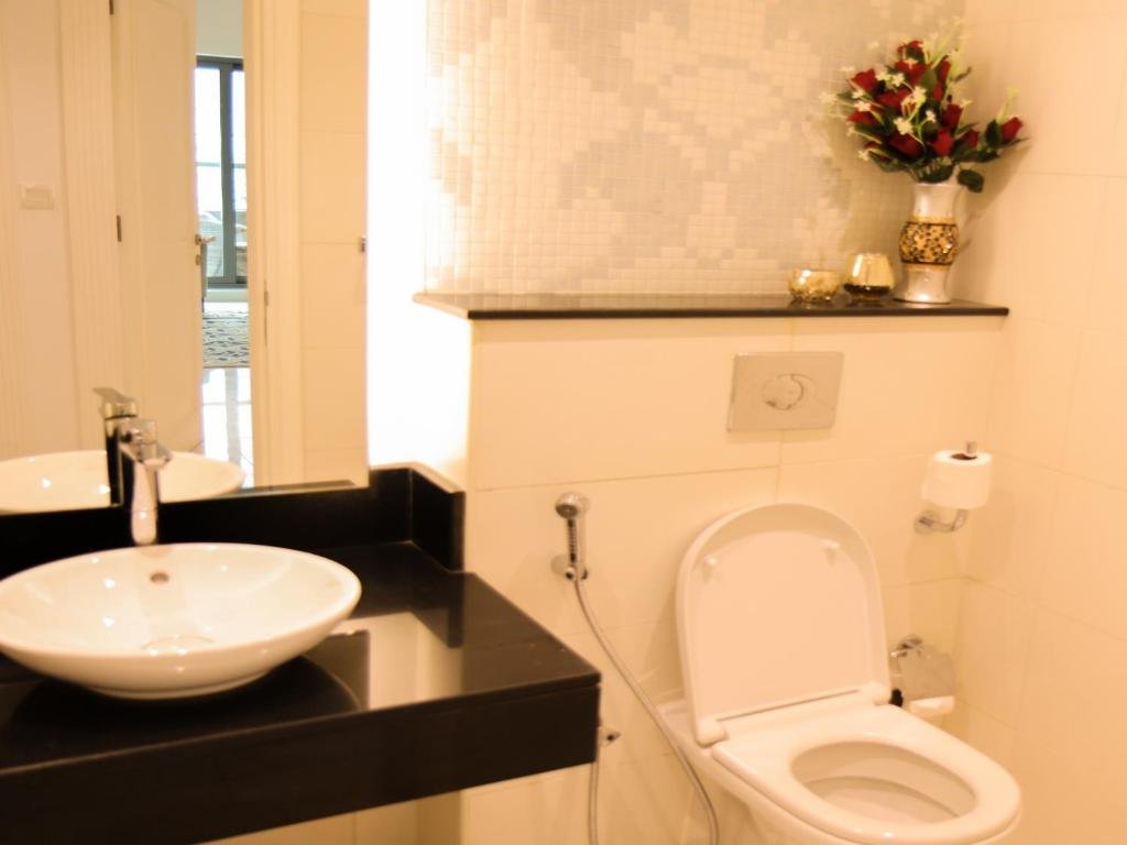 Дубай: Signature Holiday Homes - Luxury 2BHK in Capital Bay Tower B