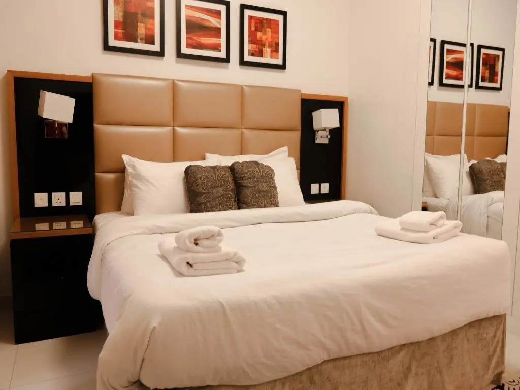 Дубай: Signature Holiday Homes - Luxury 2BHK in Capital Bay Tower B