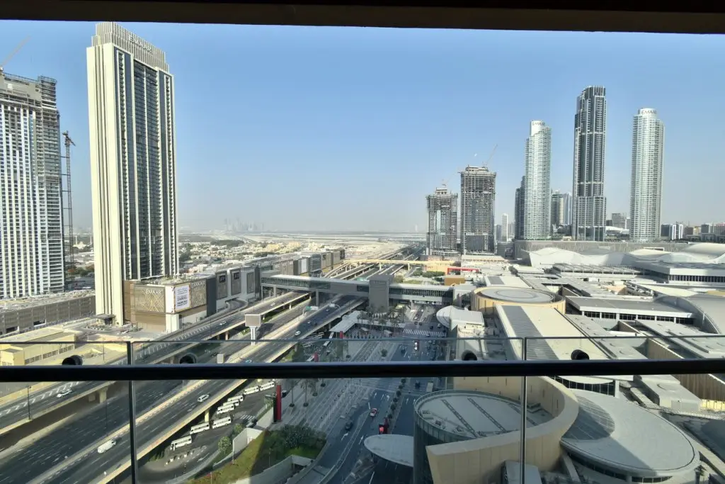Дубай: Luxury 1 bedroom at Fashion Avenue Dubai Mall Residences