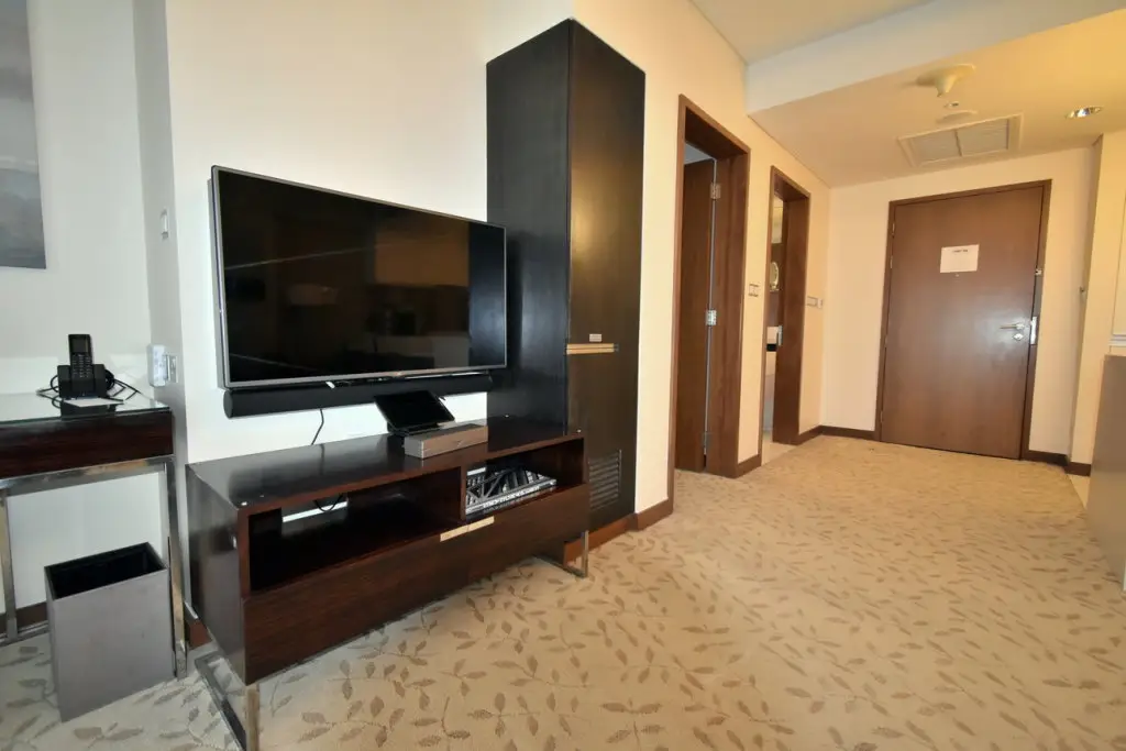 Дубай: Luxury 1 bedroom at Fashion Avenue Dubai Mall Residences