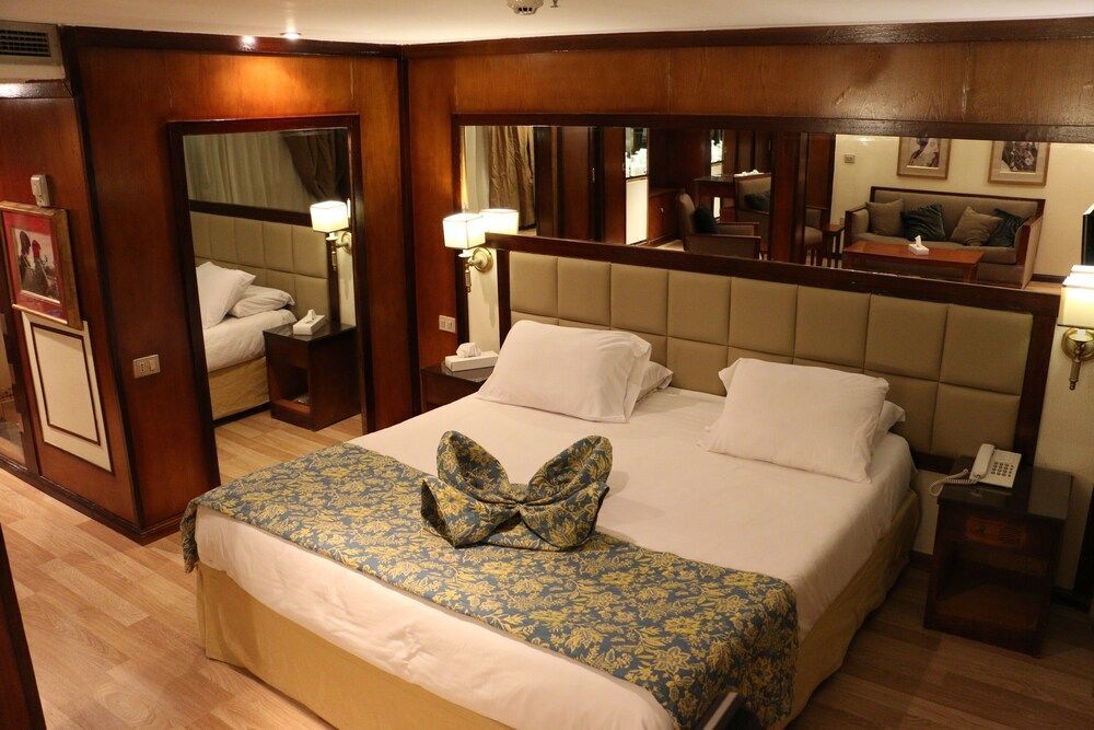 Абу-Симбел: MS Nubian Sea Lake Cruise