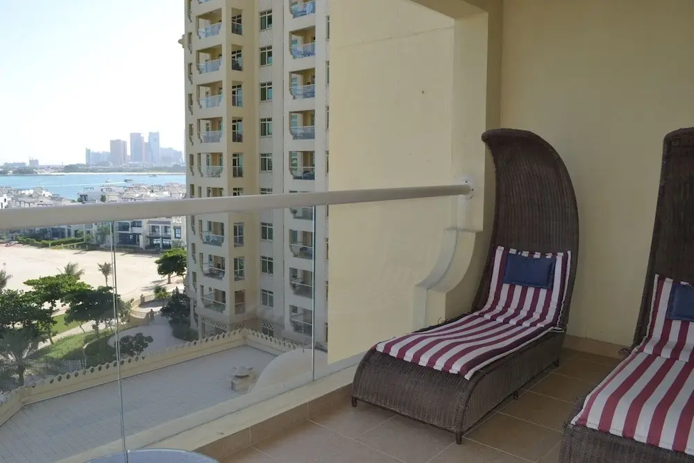 Entire 1 Bedroom Apartment in the Prestigious Palk Jumeirah - NBT — фото 1