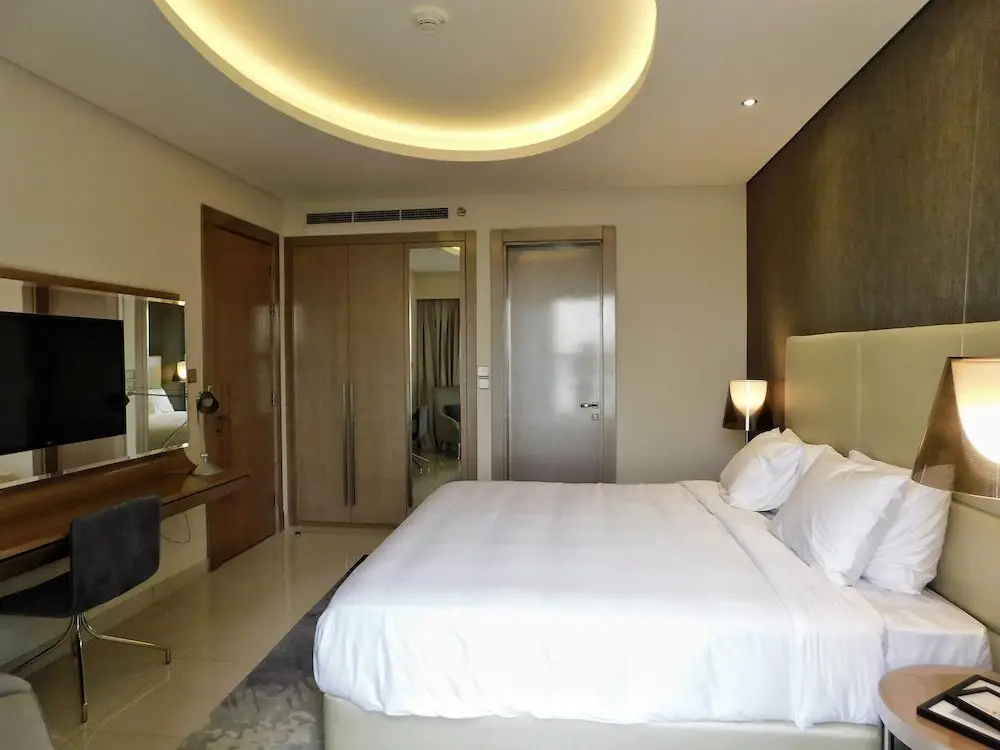 Дубай: Luton Vacation Damac Paramount Tower