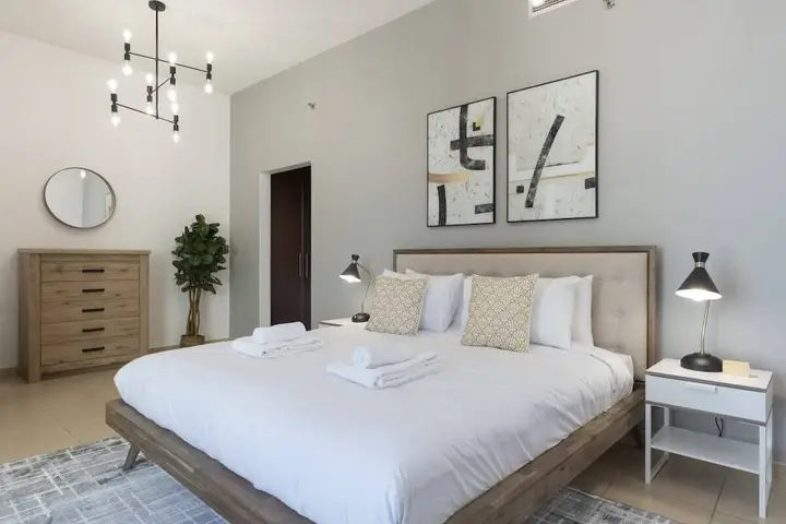 Дубай: Homely Apt Steps Away To the Beach, Jbr