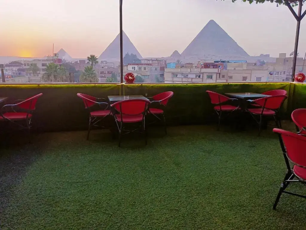 Гиза: Magic Golden pyramids Inn