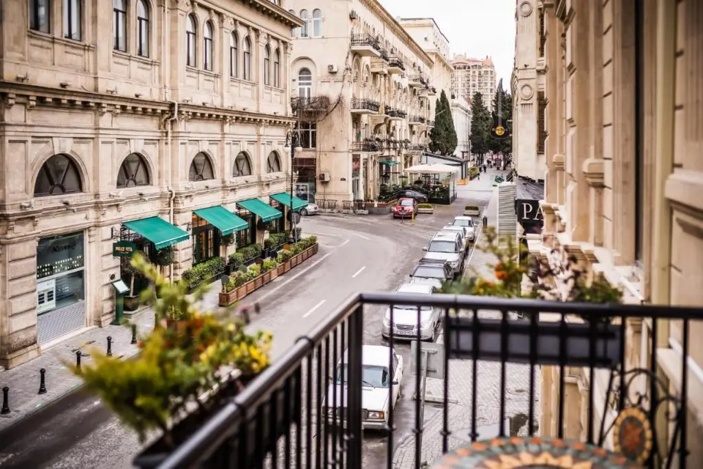 Баку: The Merchant Baku