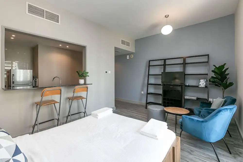 Дубай: Driven Holiday Homes  Icon Tower 2 JLT