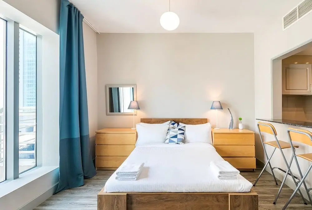 Дубай: Driven Holiday Homes  Icon Tower 2 JLT