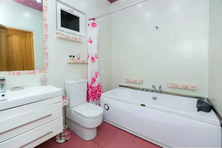 Тбилиси: Stay in a Wonderfully Designed Villa in the Center of Tbilisi Old Town