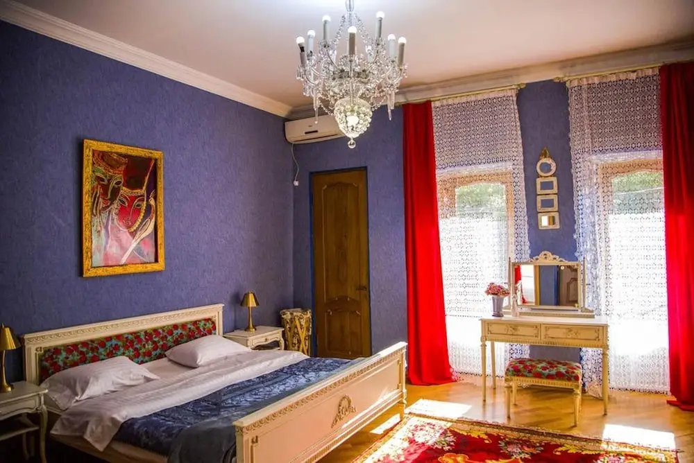 Тбилиси: Stay in a Wonderfully Designed Villa in the Center of Tbilisi Old Town