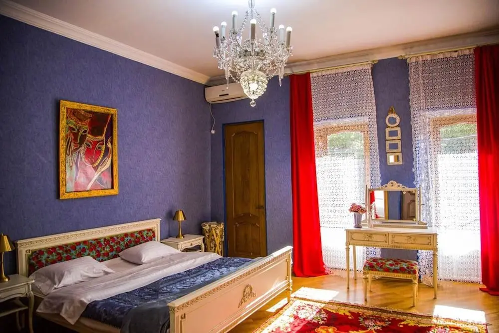 Тбилиси: Stay in a Wonderfully Designed Villa in the Center of Tbilisi Old Town