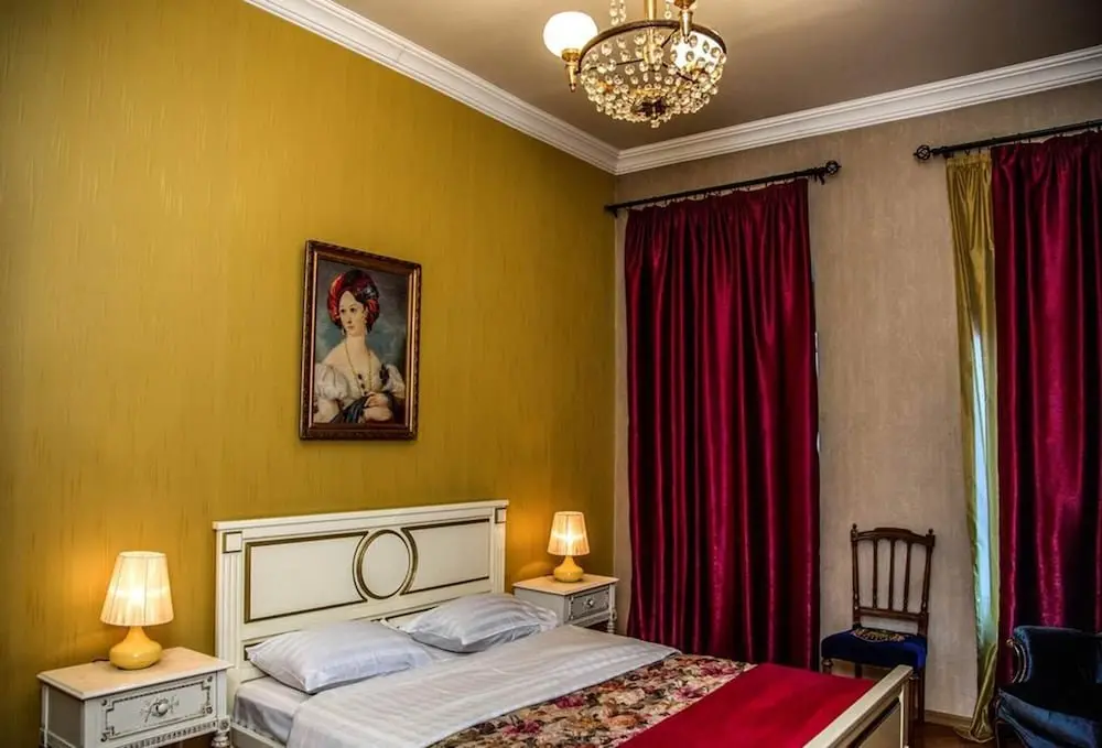 Тбилиси: Stay in a Wonderfully Designed Villa in the Center of Tbilisi Old Town