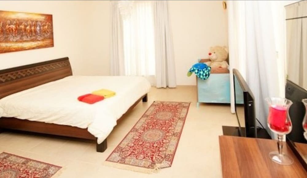 Дубай: 2br Beach Front Sea View