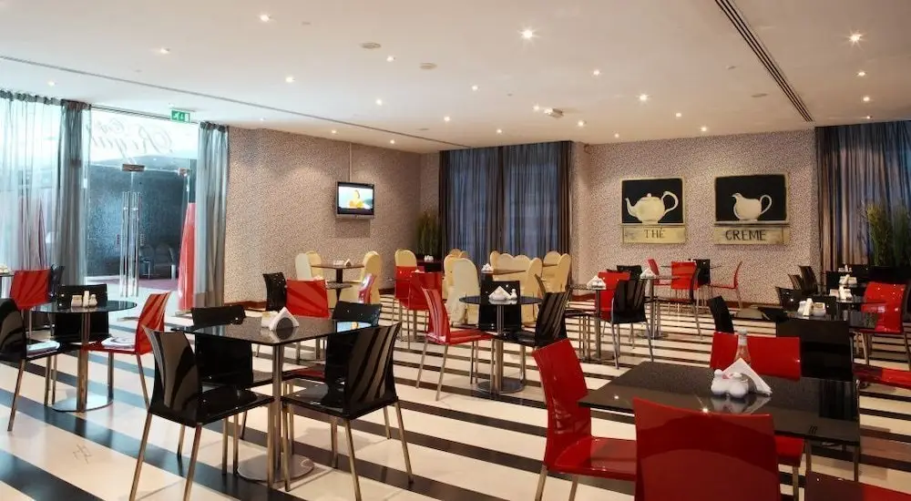 Дубай: First Royal Hotel Apartment