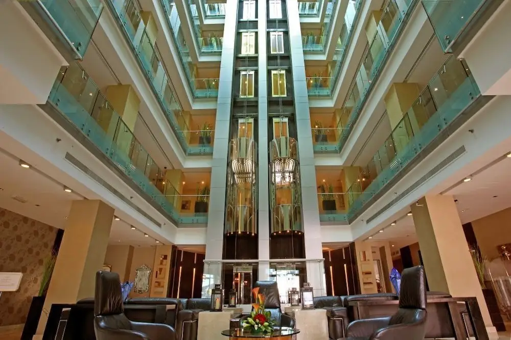 Дубай: First Royal Hotel Apartment