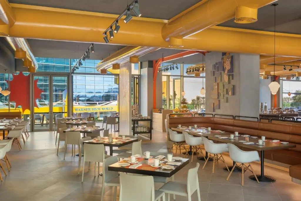 Абу-Даби: Отель The WB Abu Dhabi, Curio Collection by Hilton