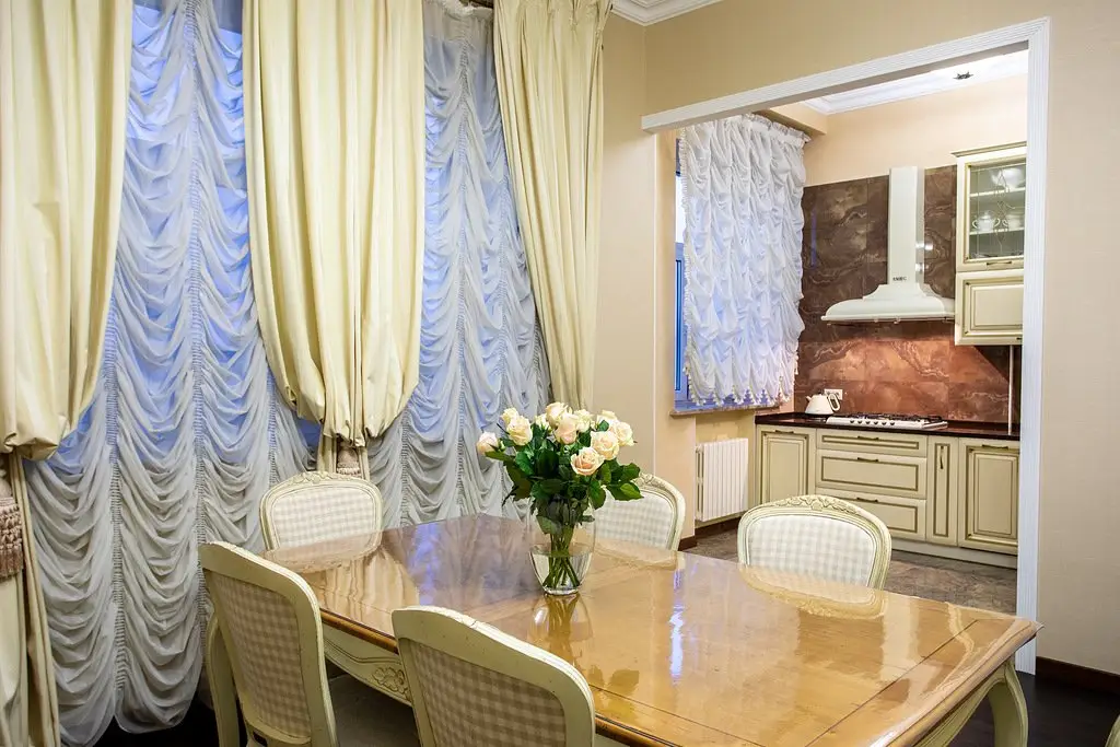 Минск: Апартаменты 3-комнатные HomeApart Ленина, 6