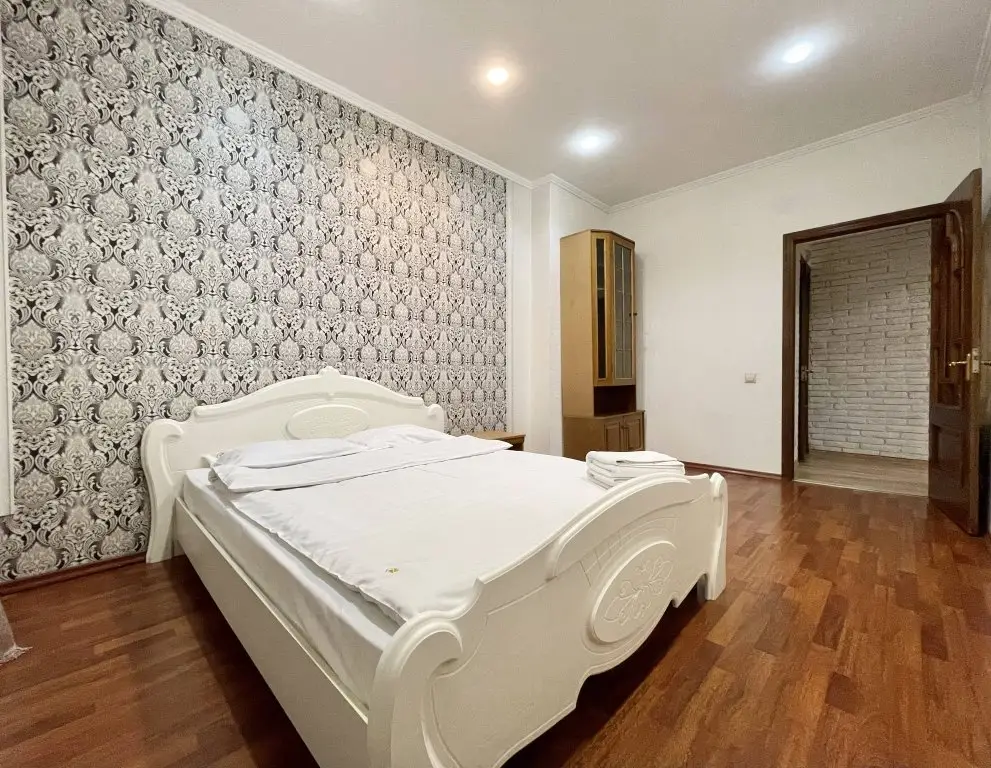 Минск: Апартаменты 4-комнатные HomeApart Володарского, 18