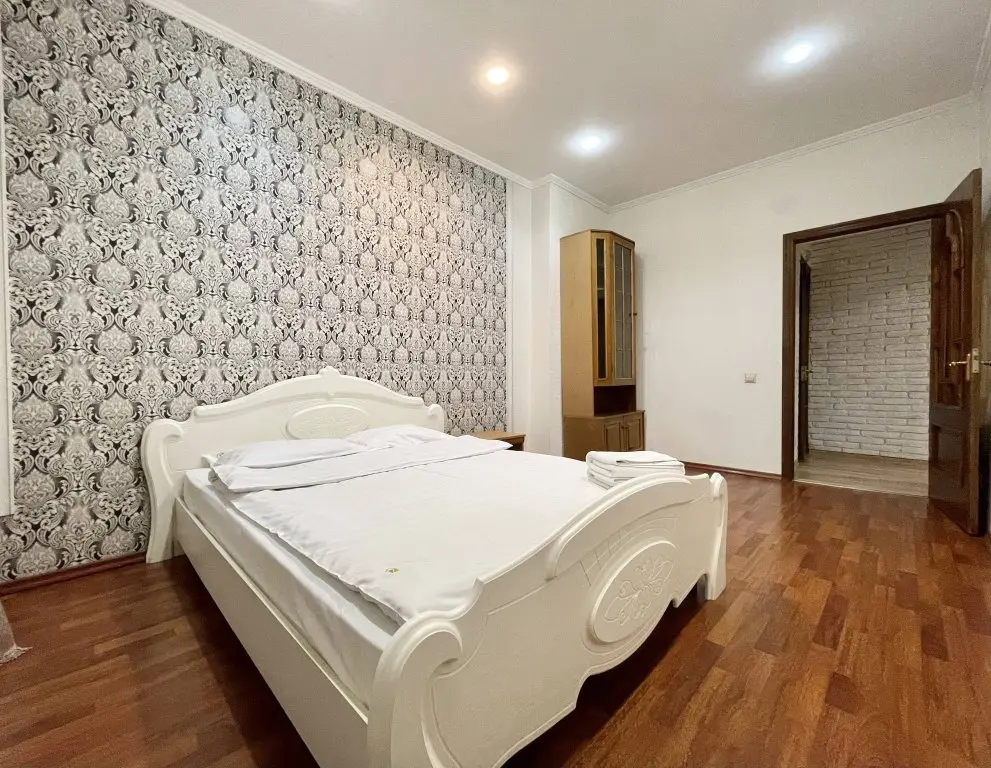 Минск: Апартаменты 4-комнатные HomeApart Володарского, 18