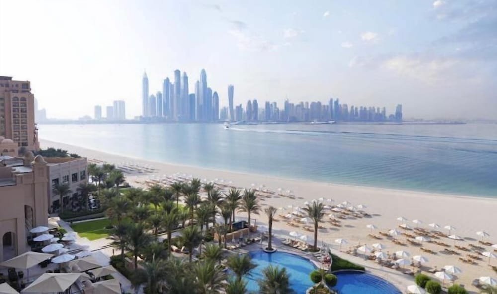 Luxury 2BR Apt Beach Club Full Sea View — фото 1
