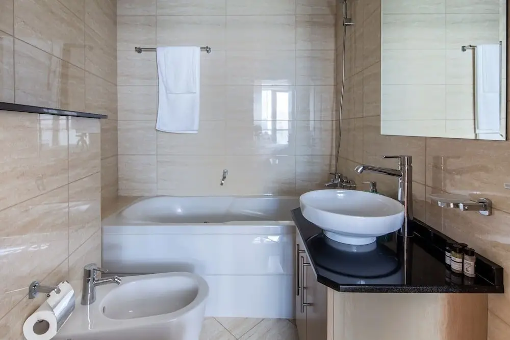 Дубай: Sophisticated 1BR Apartment in Dubai Marina