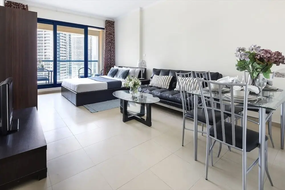 Дубай: Superb Studio w/ Lake Views in JLT - Near the Metro!