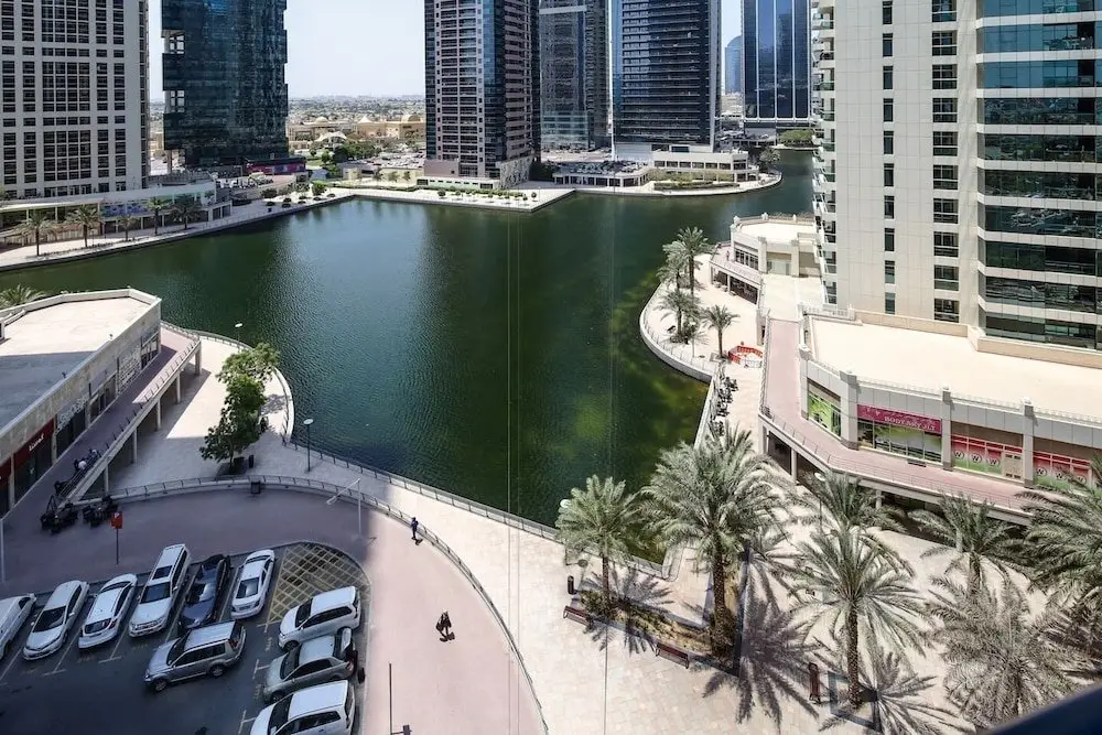 Дубай: Superb Studio w/ Lake Views in JLT - Near the Metro!